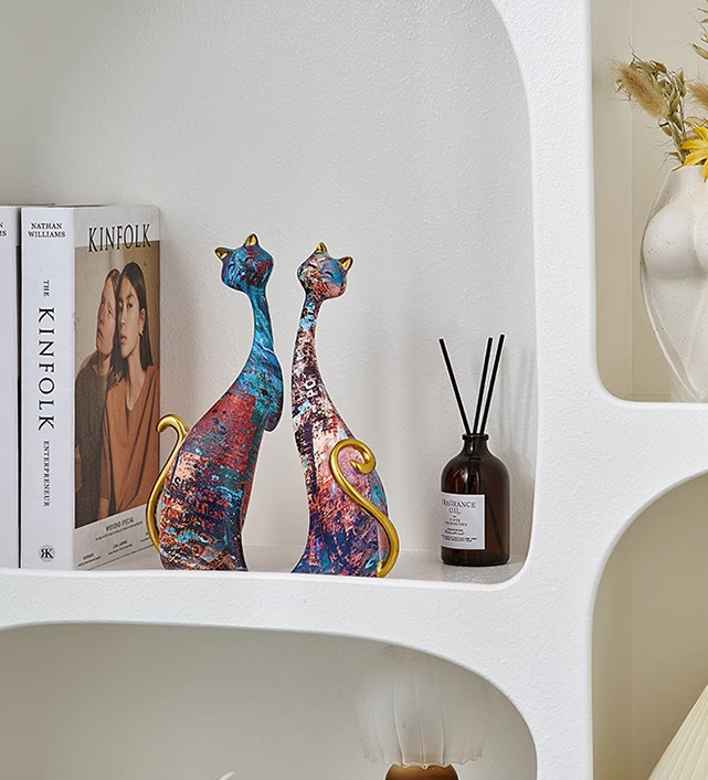Artistic Oil Painting Cat Ornaments – Creative Home Living Room Light Luxury Furnishings