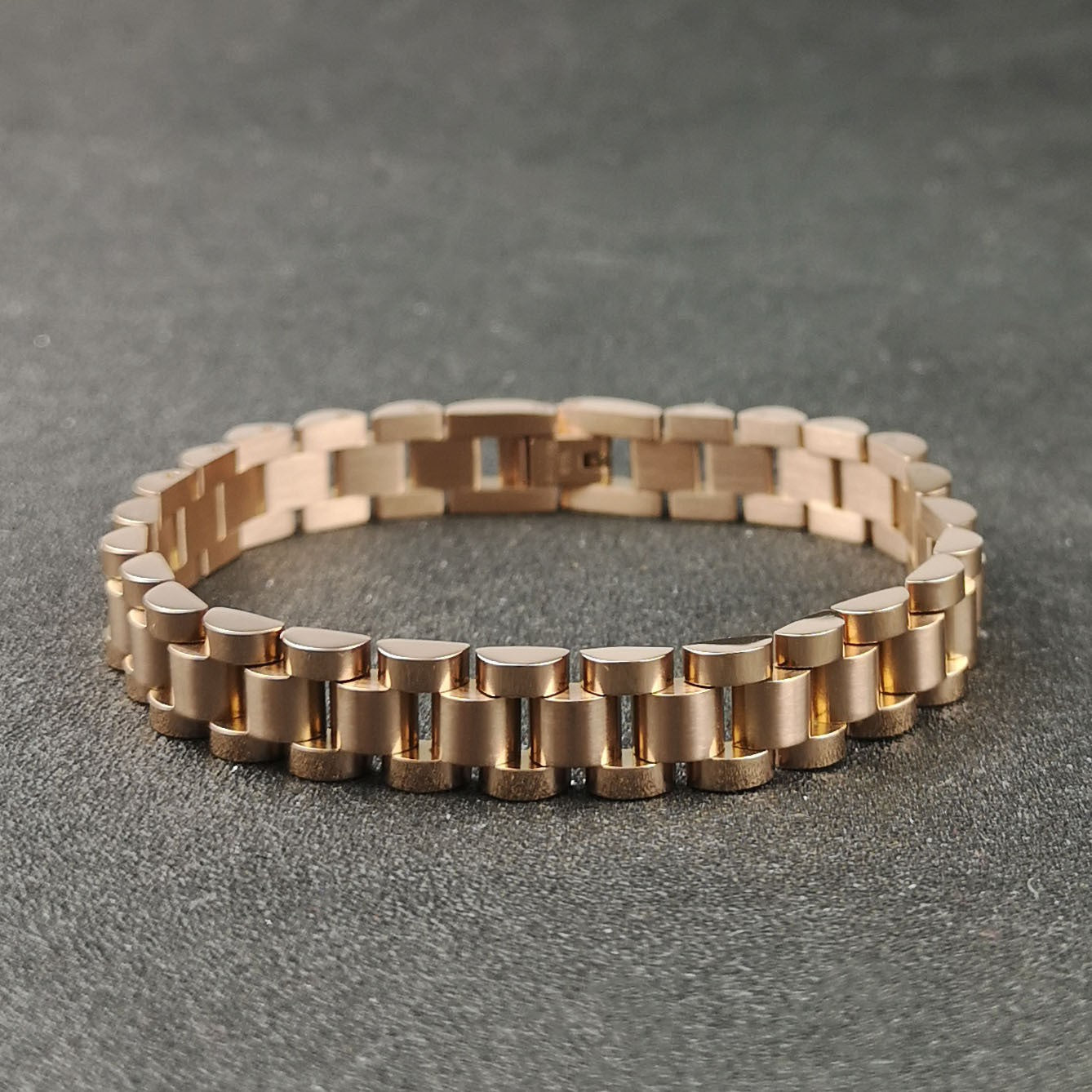 18K Stainless Steel Bracelet for Men – Fashionable Durable Men’s Strap Bracelet