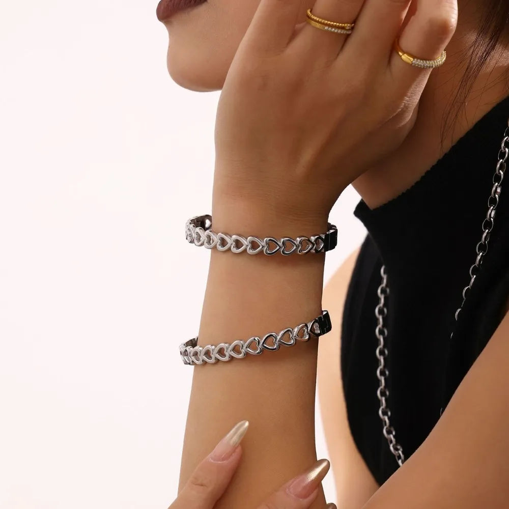 Luxury 18K Gold-Plated Stainless Steel Heart Bracelet – Stylish Everyday Jewelry