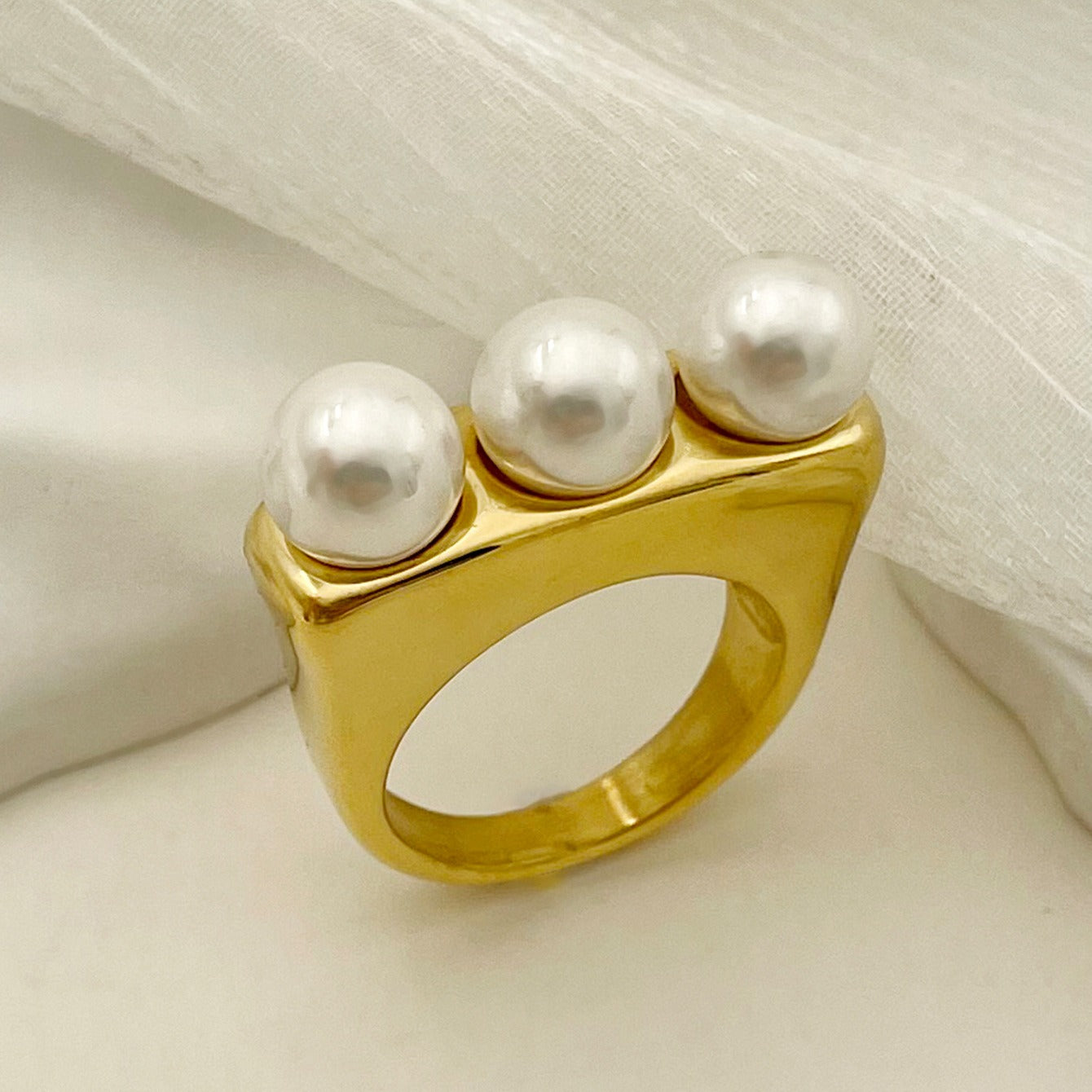 Luxury Stainless Steel Ring for Women – French Retro High-End Light Design Jewelry