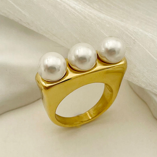 Luxury Stainless Steel Ring for Women – French Retro High-End Light Design Jewelry