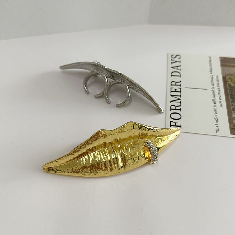 European and American Big Lips Diamond Double Finger Ring – Exaggerated Luxury Fashion Jewelry for Women