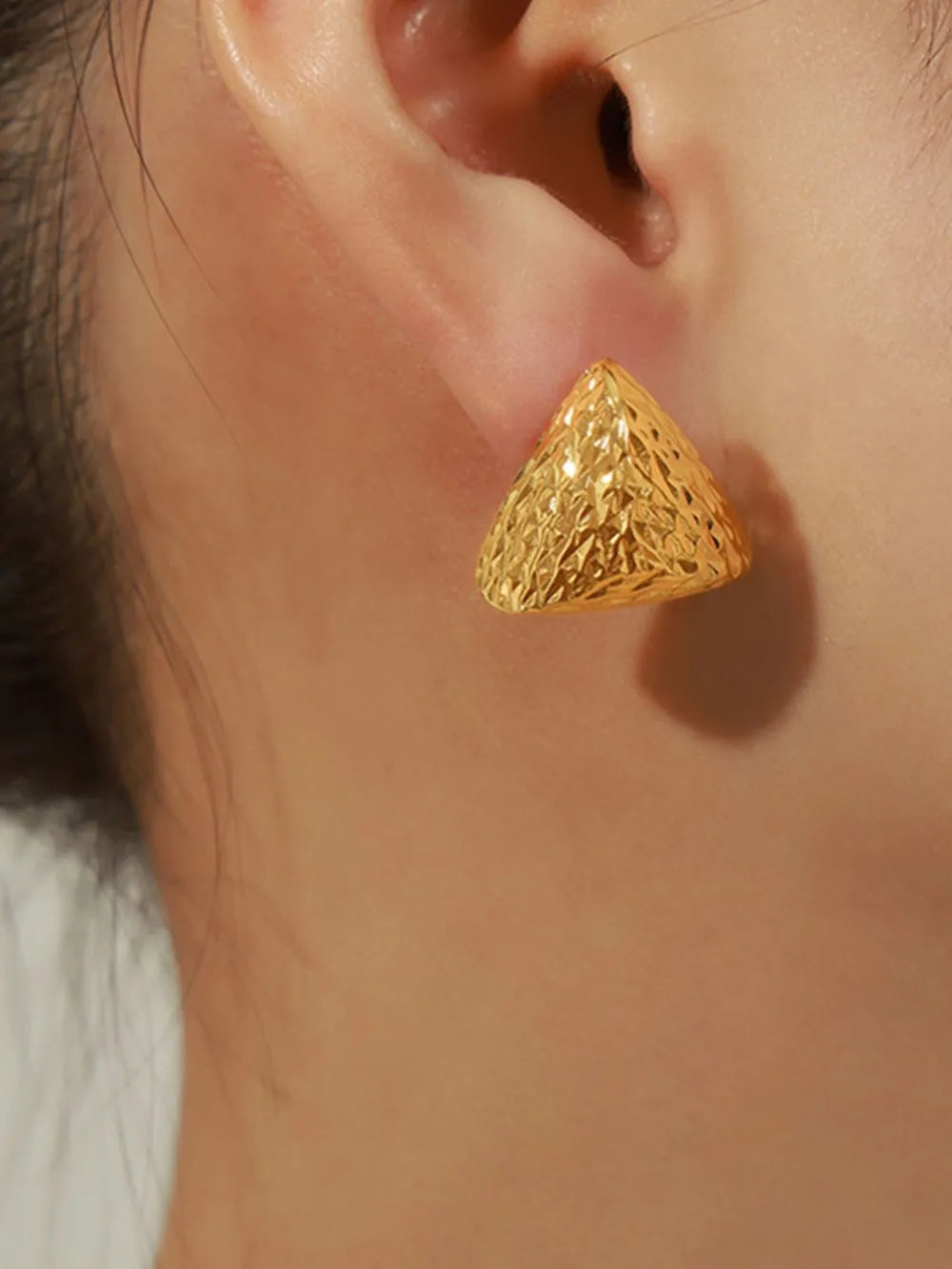 Gold-Plated Geometric Stud Earrings – Minimalist Luxury Jewelry for Women