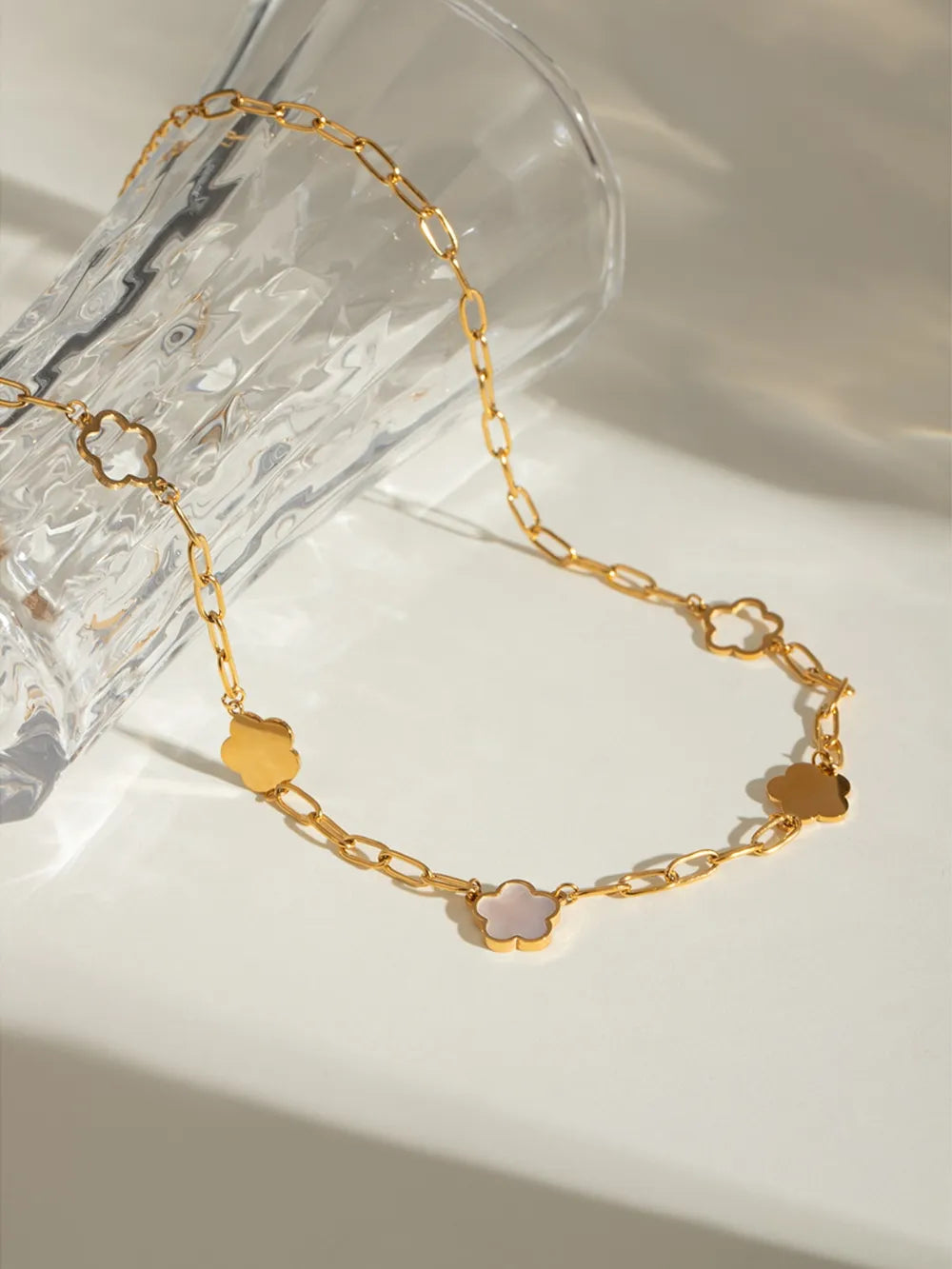 Elegant Stainless Steel White Mother-of-Pearl Necklace – Luxury Flower Pendant Mother-of-Pearl Necklace for Women