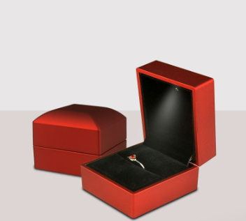 Elegant LED Light Ring Box – Luxury Engagement & Wedding Jewelry Gift Case