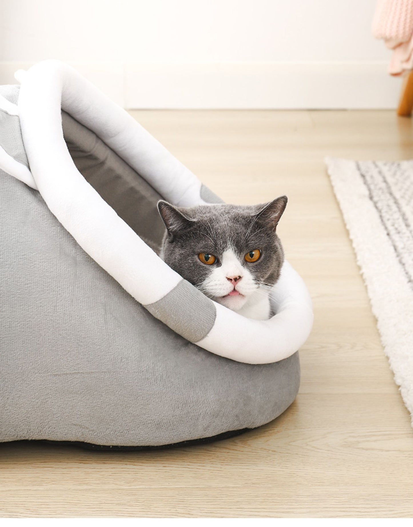 Universal Four Seasons Cat House – Enclosed Pet Bed for Cats & Small Dogs